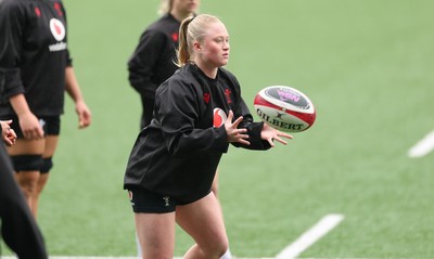 170426 - Wales Women Captain’s Run - Seren Lockwood during Captain’s Run ahead of the Women’s 6 Nations match against France