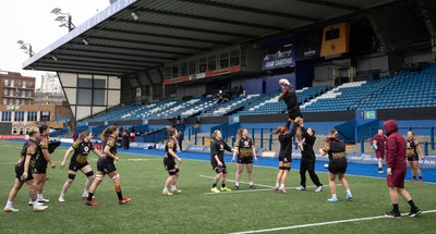 170426 - Wales Women Captain’s Run - The Wales team during Captain’s Run ahead of the Women’s 6 Nations match against France