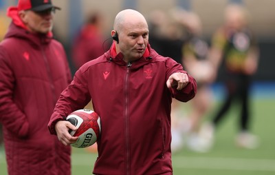 170426 - Wales Women Captain’s Run - Sean Lynn, Wales Women head coach during Captain’s Run ahead of the Women’s 6 Nations match against France