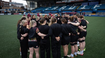 170426 - Wales Women Captain’s Run - The Wales team during Captain’s Run ahead of the Women’s 6 Nations match against France