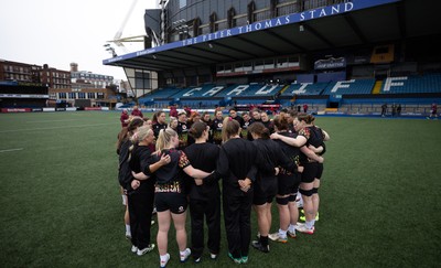 170426 - Wales Women Captain’s Run - The Wales team during Captain’s Run ahead of the Women’s 6 Nations match against France