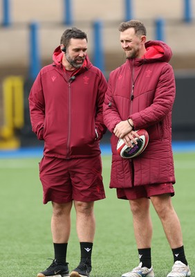 170426 - Wales Women Captain’s Run - Steve Salvin, Wales Women interim forwards coach and Ashley Beck, Wales Women interim attack coach during Captain’s Run ahead of the Women’s 6 Nations match against France