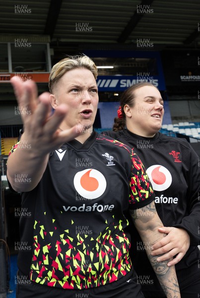 170426 - Wales Women Captain’s Run - Donna Rose and Carys Phillips during Captain’s Run ahead of the Women’s 6 Nations match against France