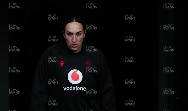 170426 - Wales Women Captain’s Run - Courtney Keight during Captain’s Run ahead of the Women’s 6 Nations match against France