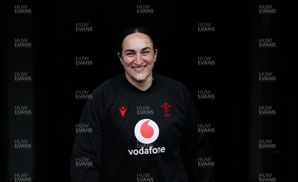 170426 - Wales Women Captain’s Run - Courtney Keight during Captain’s Run ahead of the Women’s 6 Nations match against France