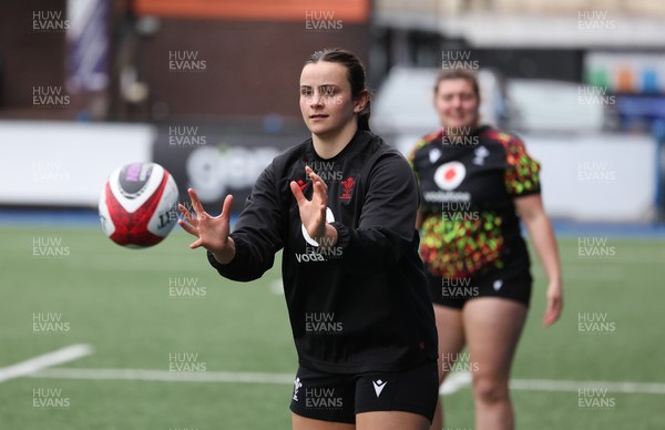 170426 - Wales Women Captain’s Run - Branwen Metcalfe during Captain’s Run ahead of the Women’s 6 Nations match against France