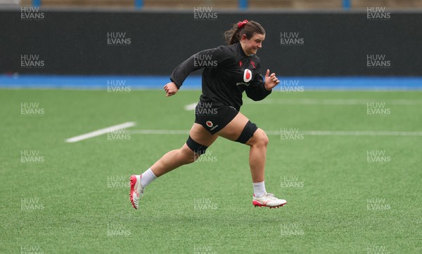 170426 - Wales Women Captain’s Run - Branwen Metcalfe during Captain’s Run ahead of the Women’s 6 Nations match against France