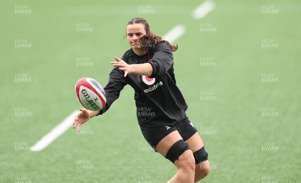 170426 - Wales Women Captain’s Run - Branwen Metcalfe during Captain’s Run ahead of the Women’s 6 Nations match against France