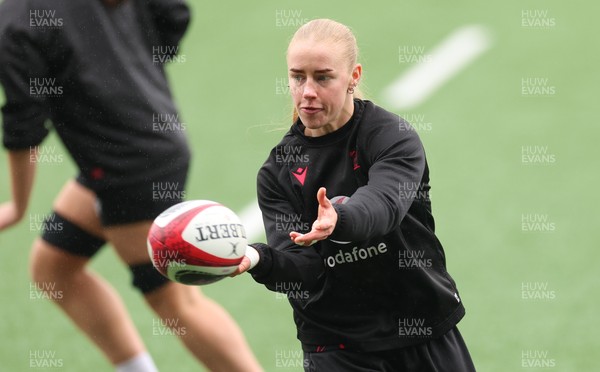 170426 - Wales Women Captain’s Run - Catherine Richards during Captain’s Run ahead of the Women’s 6 Nations match against France