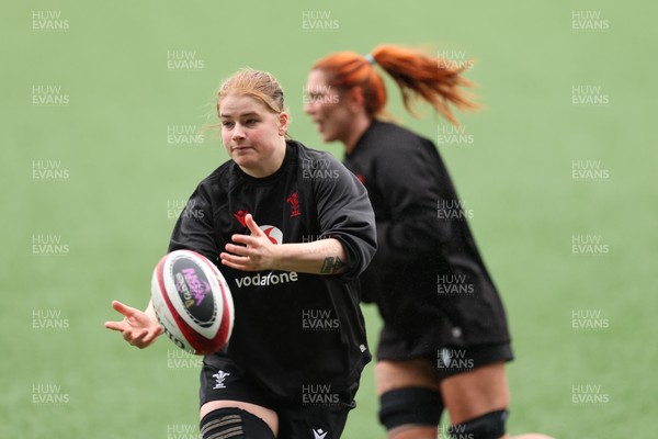 170426 - Wales Women Captain’s Run - Bethan Lewis during Captain’s Run ahead of the Women’s 6 Nations match against France