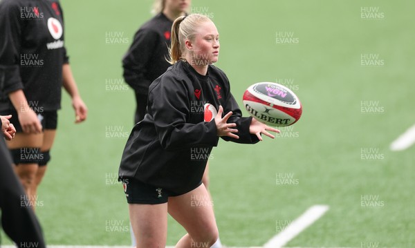 170426 - Wales Women Captain’s Run - Seren Lockwood during Captain’s Run ahead of the Women’s 6 Nations match against France