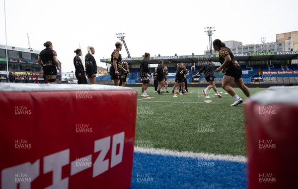 170426 - Wales Women Captain’s Run - The Wales team during Captain’s Run ahead of the Women’s 6 Nations match against France