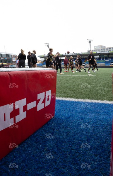 170426 - Wales Women Captain’s Run - The Wales team during Captain’s Run ahead of the Women’s 6 Nations match against France