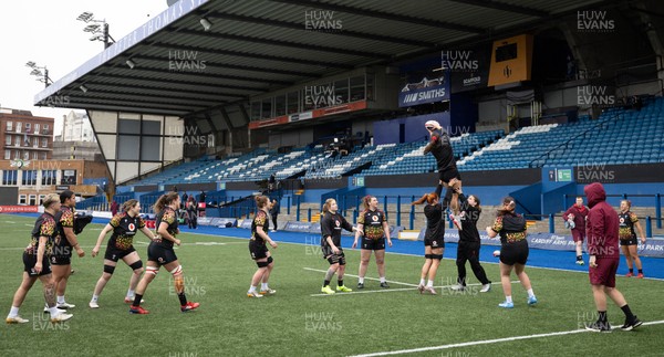 170426 - Wales Women Captain’s Run - The Wales team during Captain’s Run ahead of the Women’s 6 Nations match against France