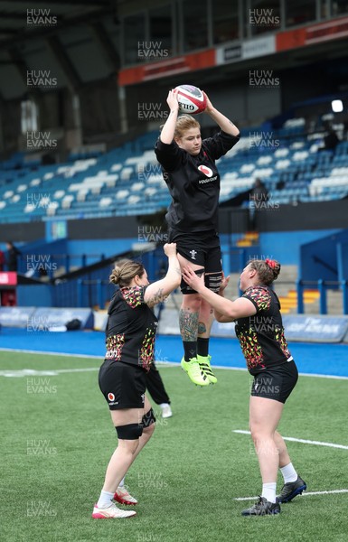 170426 - Wales Women Captain’s Run - Bethan Lewis during Captain’s Run ahead of the Women’s 6 Nations match against France