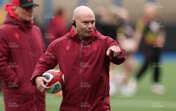 170426 - Wales Women Captain’s Run - Sean Lynn, Wales Women head coach during Captain’s Run ahead of the Women’s 6 Nations match against France