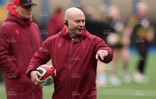 170426 - Wales Women Captain’s Run - Sean Lynn, Wales Women head coach during Captain’s Run ahead of the Women’s 6 Nations match against France