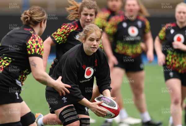 170426 - Wales Women Captain’s Run - Bethan Lewis during Captain’s Run ahead of the Women’s 6 Nations match against France