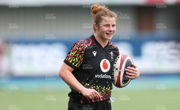 170426 - Wales Women Captain’s Run - Kate Williams during Captain’s Run ahead of the Women’s 6 Nations match against France