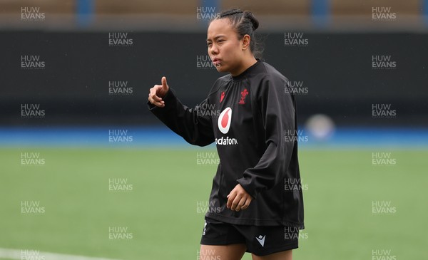 170426 - Wales Women Captain’s Run - Jenna De Vera during Captain’s Run ahead of the Women’s 6 Nations match against France