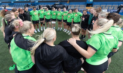170926 Wales Women Rugby Captain’s Run - The Wales Women’s team huddle up during Wales Captain’s Run at Cardiff Arms Park ahead of their WXV match against South Africa