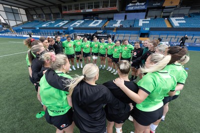 170926 Wales Women Rugby Captain’s Run - The Wales Women’s team huddle up during Wales Captain’s Run at Cardiff Arms Park ahead of their WXV match against South Africa
