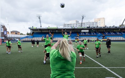 170926 Wales Women Rugby Captain’s Run - Kelsey Jones throws into the line out during Wales Captain’s Run at Cardiff Arms Park ahead of their WXV match against South Africa