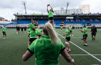 170926 Wales Women Rugby Captain’s Run - Kelsey Jones throws into the line out during Wales Captain’s Run at Cardiff Arms Park ahead of their WXV match against South Africa