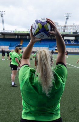 170926 Wales Women Rugby Captain’s Run - Kelsey Jones throws into the line out during Wales Captain’s Run at Cardiff Arms Park ahead of their WXV match against South Africa