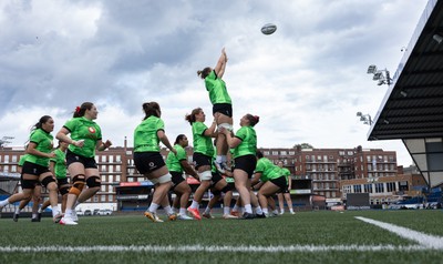 170926 Wales Women Rugby Captain’s Run - The Wales team run through lineouts during Wales Captain’s Run at Cardiff Arms Park ahead of their WXV match against South Africa
