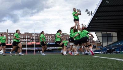 170926 Wales Women Rugby Captain’s Run - The Wales team run through lineouts during Wales Captain’s Run at Cardiff Arms Park ahead of their WXV match against South Africa
