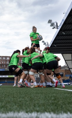 170926 Wales Women Rugby Captain’s Run - The Wales team run through lineouts during Wales Captain’s Run at Cardiff Arms Park ahead of their WXV match against South Africa