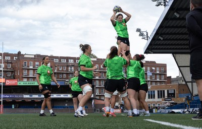170926 Wales Women Rugby Captain’s Run - The Wales team run through lineouts during Wales Captain’s Run at Cardiff Arms Park ahead of their WXV match against South Africa