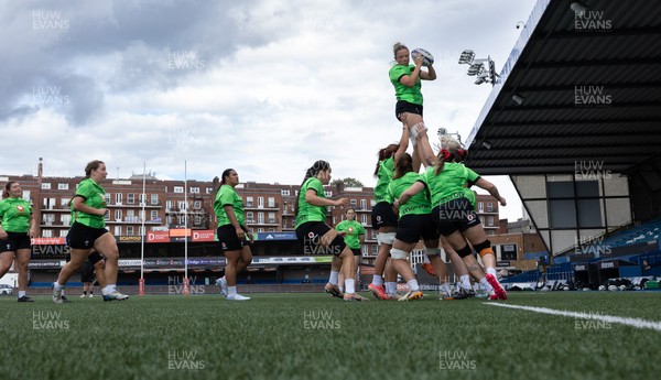 170926 Wales Women Rugby Captain’s Run - The Wales team run through lineouts during Wales Captain’s Run at Cardiff Arms Park ahead of their WXV match against South Africa