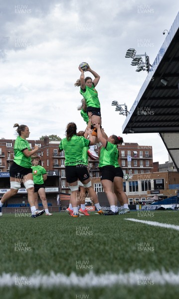 170926 Wales Women Rugby Captain’s Run - The Wales team run through lineouts during Wales Captain’s Run at Cardiff Arms Park ahead of their WXV match against South Africa