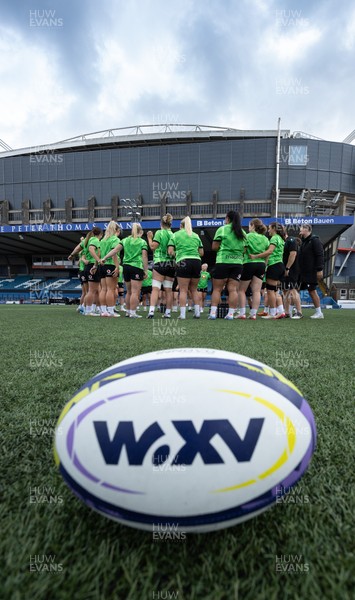 170926 Wales Women Rugby Captain’s Run - The Wales Women’s team huddle up during Wales Captain’s Run at Cardiff Arms Park ahead of their WXV match against South Africa