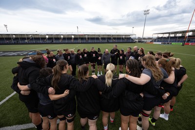 210325  Wales Women Rugby Captain’s Run - The Wales Women’s Squad huddle up during Captain’s Run at The Hive Stadium Edinburgh ahead of the opening match of the Women’s 6 Nations against Scotland