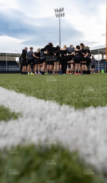 210325  Wales Women Rugby Captain’s Run - The Wales Women’s Squad huddle up during Captain’s Run at The Hive Stadium Edinburgh ahead of the opening match of the Women’s 6 Nations against Scotland