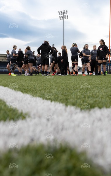 210325  Wales Women Rugby Captain’s Run - The Wales Women’s Squad huddle up during Captain’s Run at The Hive Stadium Edinburgh ahead of the opening match of the Women’s 6 Nations against Scotland