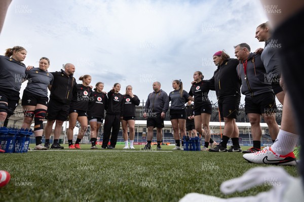 210325  Wales Women Rugby Captain’s Run - The Wales Women’s Squad huddle up during Captain’s Run at The Hive Stadium Edinburgh ahead of the opening match of the Women’s 6 Nations against Scotland