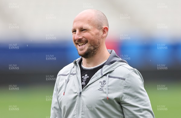 220423 - Wales Women Rugby Captains Run - Wales assistant coach Mike Hill during Captain’s Run at the Stade des Alpes in Grenoble ahead of the TicTok Women’s 6 Nations match against France