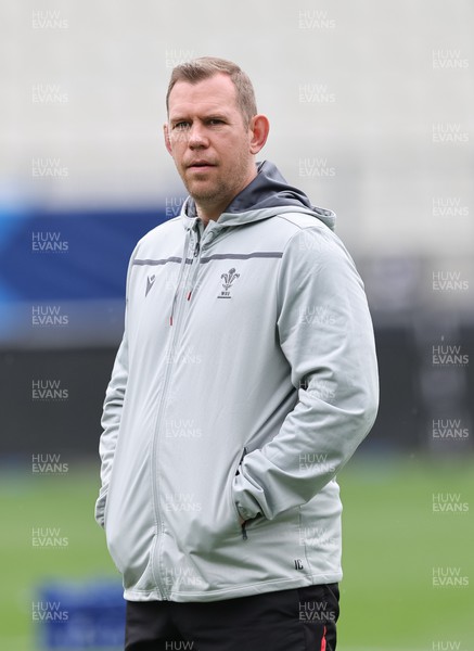 220423 - Wales Women Rugby Captains Run - Wales head coach Ioan Cunningham during Captain’s Run at the Stade des Alpes in Grenoble ahead of the TicTok Women’s 6 Nations match against France