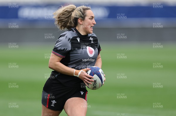 220423 - Wales Women Rugby Captains Run - Courtney Keight during Captain’s Run at the Stade des Alpes in Grenoble ahead of the TicTok Women’s 6 Nations match against France