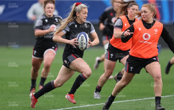 220423 - Wales Women Rugby Captains Run - Hannah Jones during Captain’s Run at the Stade des Alpes in Grenoble ahead of the TicTok Women’s 6 Nations match against France