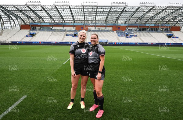 220423 - Wales Women Rugby Captains Run - Carys Williams-Morris and Amelia Tutt during Captain’s Run at the Stade des Alpes in Grenoble ahead of the TicTok Women’s 6 Nations match against France