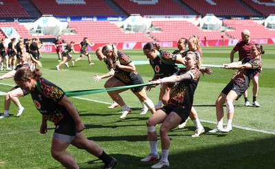 240426 - Wales Women’s Rugby Captain’s Run -The Wales team during Captain’s Run at Ashton Gate, ahead of the Women’s 6 Nations match against England