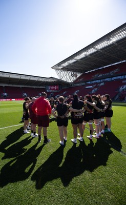 240426 - Wales Women’s Rugby Captain’s Run -The Wales team during Captain’s Run at Ashton Gate, ahead of the Women’s 6 Nations match against England