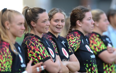 240426 - Wales Women’s Rugby Captain’s Run - Alisha Joyce with Catherine Richards, left and Freya Bell, right, during Captain’s Run at Ashton Gate, ahead of the Women’s 6 Nations match against England
