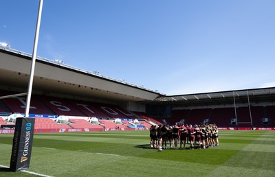 240426 - Wales Women’s Rugby Captain’s Run -The Wales team during Captain’s Run at Ashton Gate, ahead of the Women’s 6 Nations match against England
