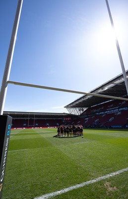 240426 - Wales Women’s Rugby Captain’s Run -The Wales team during Captain’s Run at Ashton Gate, ahead of the Women’s 6 Nations match against England